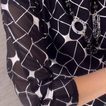 Laden Sie das Bild in den Galerie-Viewer, Slim Fit-Kleid mit Rundhalsausschnitt und Print