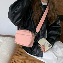 Laden Sie das Bild in den Galerie-Viewer, Kleine Quadratische Schultertasche aus Leder