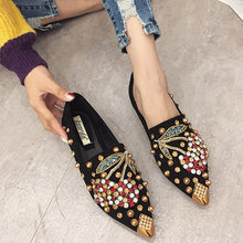 Laden Sie das Bild in den Galerie-Viewer, Kirsche Strass Nietenschuhe