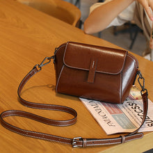 Laden Sie das Bild in den Galerie-Viewer, Mode Leder Handytasche