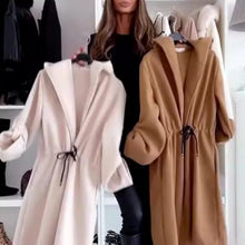 Laden Sie das Bild in den Galerie-Viewer, Jacke mit gebundenem Revers und Kapuze