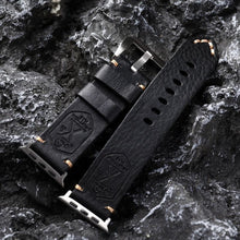 Laden Sie das Bild in den Galerie-Viewer, Handgefertigtes Vintage Leder-Apple-Watch-Band