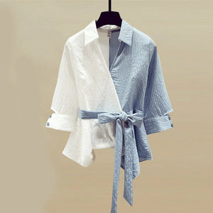 Zweiteiliges Set aus Hemdbluse und Jeans