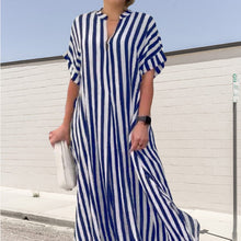 Laden Sie das Bild in den Galerie-Viewer, Gestreiftes Kurzarmkleid mit Seitenschlitz