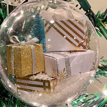 Laden Sie das Bild in den Galerie-Viewer, Christbaumschmuck transparente Kugel
