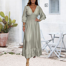 Laden Sie das Bild in den Galerie-Viewer, Maxikleid aus Satin mit Rüschen