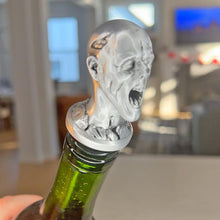 Laden Sie das Bild in den Galerie-Viewer, Zombiekopf Weinmund