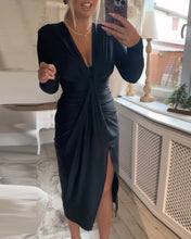 Laden Sie das Bild in den Galerie-Viewer, Sexy, schmales Kleid mit V-Ausschnitt und Schlitz