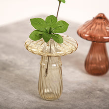 Laden Sie das Bild in den Galerie-Viewer, Handgefertigte Pilzknospenvase aus Glas