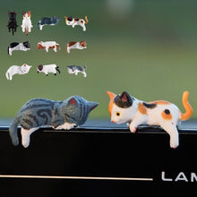 Laden Sie das Bild in den Galerie-Viewer, Mini-Katzenfigur Handbemalt