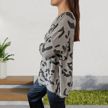 Laden Sie das Bild in den Galerie-Viewer, Langärmliges T-Shirt mit Animal-Print