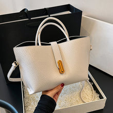 Laden Sie das Bild in den Galerie-Viewer, Elegante und geräumige Tote Bag