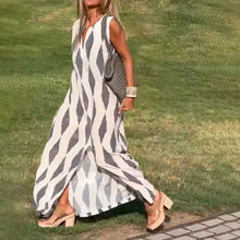 Laden Sie das Bild in den Galerie-Viewer, Langes Kleid mit Schlitz und Rautenmuster