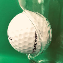Laden Sie das Bild in den Galerie-Viewer, Golfball-Bierglas