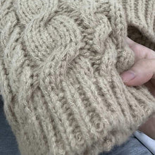 Laden Sie das Bild in den Galerie-Viewer, Strickpullover mit weiten Ärmeln