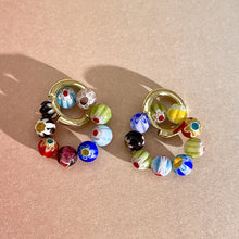 Laden Sie das Bild in den Galerie-Viewer, Boho-Ohrringe mit bunten Lucite-Perlen
