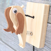 Laden Sie das Bild in den Galerie-Viewer, Handgefertigte kreative Specht-Türklingel aus Holz