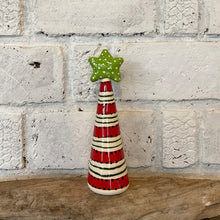 Laden Sie das Bild in den Galerie-Viewer, Wunderliche weihnachtliche fröhliche Kunst-Weihnachtsbaumdekoration aus Keramik