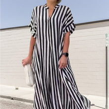 Laden Sie das Bild in den Galerie-Viewer, Gestreiftes Kurzarmkleid mit Seitenschlitz