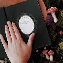 Laden Sie das Bild in den Galerie-Viewer, Wunderbares Wunderland-Tagebuch