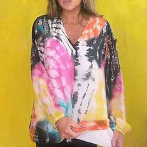 Lässige Batikbluse mit V-Ausschnitt