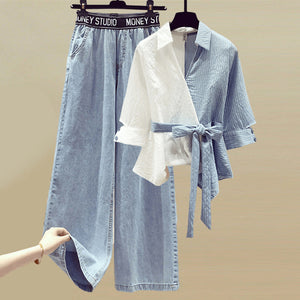 Zweiteiliges Set aus Hemdbluse und Jeans