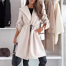 Laden Sie das Bild in den Galerie-Viewer, Jacke mit gebundenem Revers und Kapuze