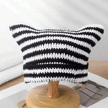 Laden Sie das Bild in den Galerie-Viewer, Warme Strickpullovermütze mit Katzenohren für den Winter