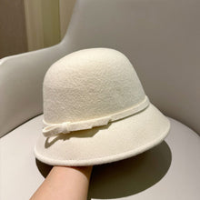 Laden Sie das Bild in den Galerie-Viewer, Fischerhut im Hepburn-Stil