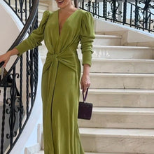 Laden Sie das Bild in den Galerie-Viewer, Plissiertes Kleid mit Schlitz in der Taille