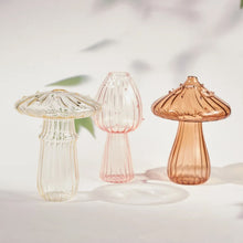 Laden Sie das Bild in den Galerie-Viewer, Handgefertigte Pilzknospenvase aus Glas