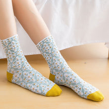 Laden Sie das Bild in den Galerie-Viewer, Vintage bestickte florale Damensocken