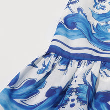 Laden Sie das Bild in den Galerie-Viewer, Bedrucktes kurzes Kleid mit Knöpfen