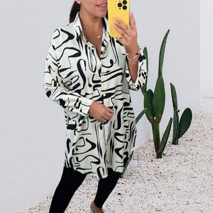 Übergroße Bluse mit abstraktem Aufdruck