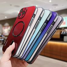Laden Sie das Bild in den Galerie-Viewer, Magnetische Handyhülle mit Farbverlauf