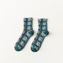 Laden Sie das Bild in den Galerie-Viewer, Vintage bestickte florale Damensocken