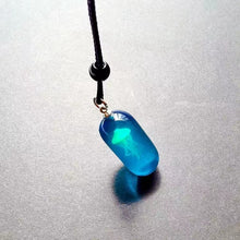 Laden Sie das Bild in den Galerie-Viewer, Harz Quallen Glow Anhänger Halskette