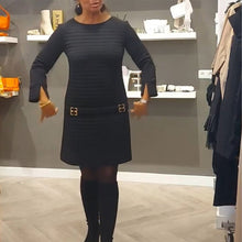 Laden Sie das Bild in den Galerie-Viewer, Einfarbiges Freizeitkleid mit Rundhalsausschnitt