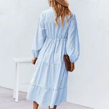 Laden Sie das Bild in den Galerie-Viewer, Langärmeliges Kleid mit Streifendruck