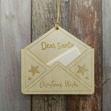 Laden Sie das Bild in den Galerie-Viewer, Anhänger aus Holz mit Weihnachtsumschlag