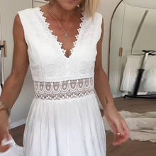 Laden Sie das Bild in den Galerie-Viewer, Ärmelloses langes Spitzenkleid