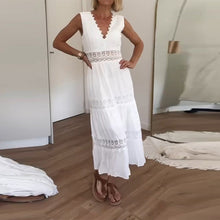 Laden Sie das Bild in den Galerie-Viewer, Ärmelloses langes Spitzenkleid