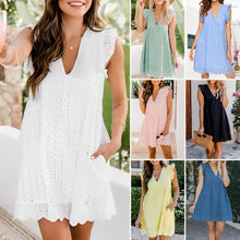 Laden Sie das Bild in den Galerie-Viewer, Damenkleid aus Spitze mit V-Ausschnitt