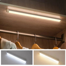 Laden Sie das Bild in den Galerie-Viewer, LED-Schrankleuchte mit Bewegungssensor