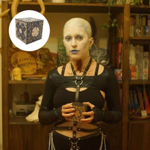 Laden Sie das Bild in den Galerie-Viewer, Abziegbar Zauberwürfel mit Sockel