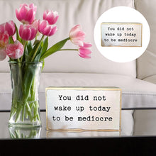 Laden Sie das Bild in den Galerie-Viewer, Englische Holztafel Ornament