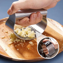 Laden Sie das Bild in den Galerie-Viewer, Manuelle Knoblauchpresse aus Edelstahl