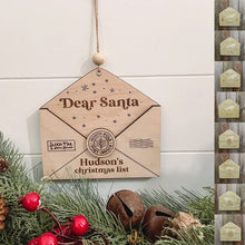 Laden Sie das Bild in den Galerie-Viewer, Anhänger aus Holz mit Weihnachtsumschlag