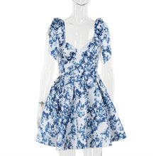Laden Sie das Bild in den Galerie-Viewer, Schmal geschnittenes, bedrucktes Trägerkleid