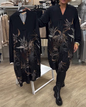 Laden Sie das Bild in den Galerie-Viewer, Langärmliges Kleid mit V-Ausschnitt und Blätter-Print